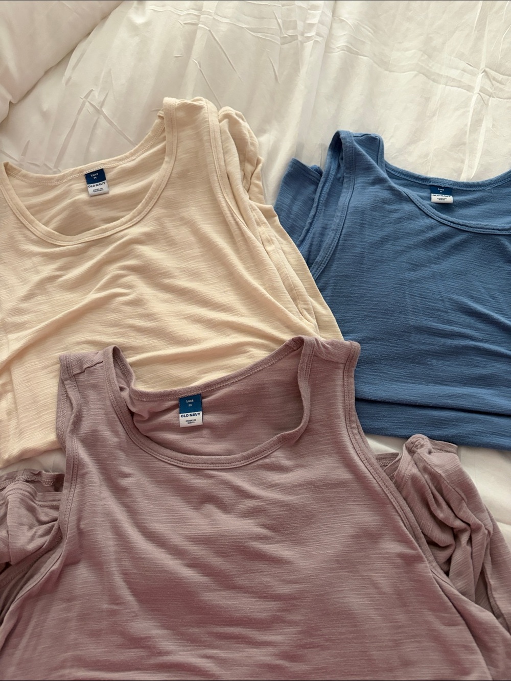 (3) Old Navy bundle Women’s Ribbed Tank Tops in Mauve, Cream & Dusty Blue